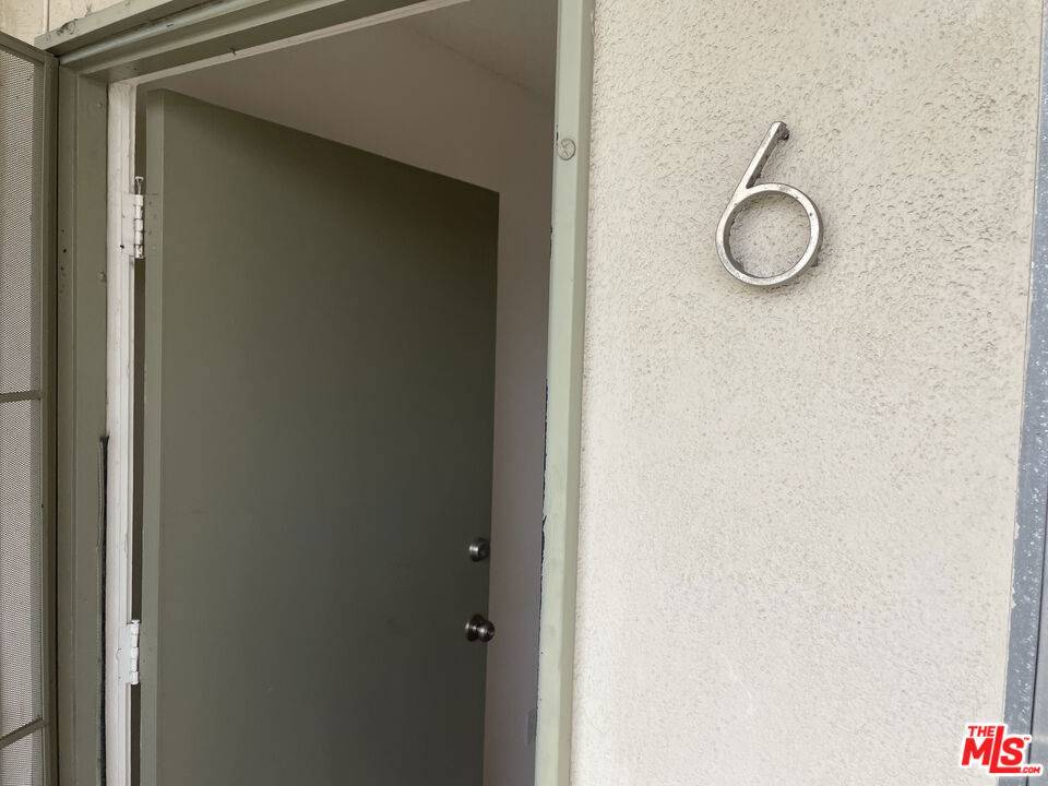 Los Angeles, CA 90029,1150 N Commonwealth AVE ##6