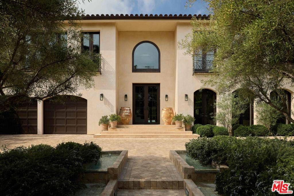 Beverly Hills, CA 90210,623 N Alta DR