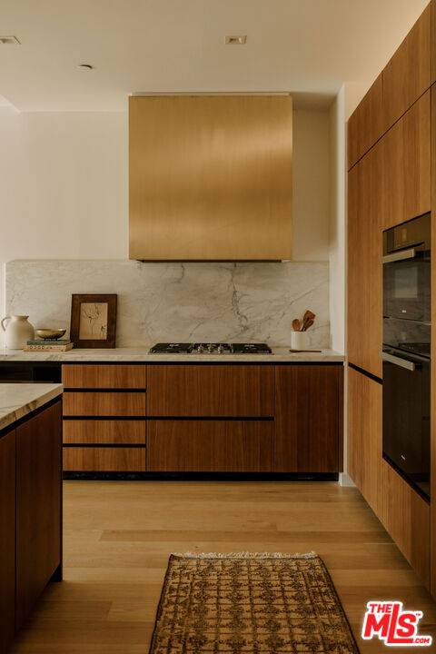 West Hollywood, CA 90069,702 N Doheny DR #TH12