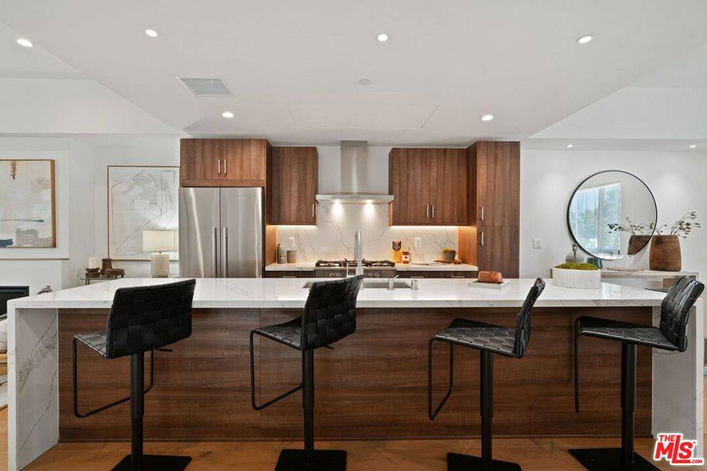 Los Angeles, CA 90066,3811 S Verona CT