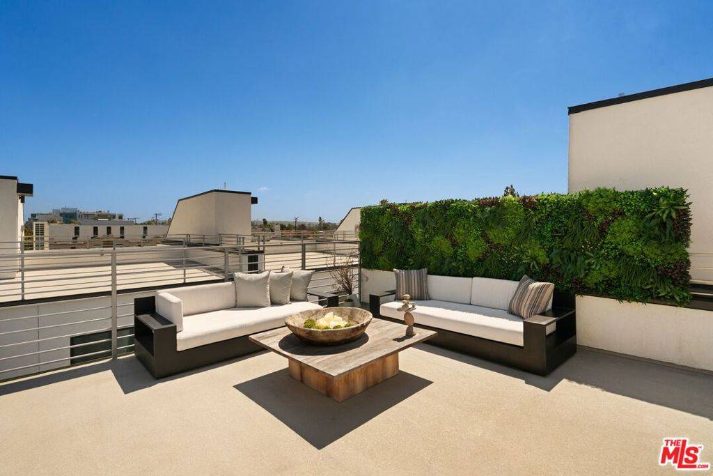 Los Angeles, CA 90066,3811 S Verona CT