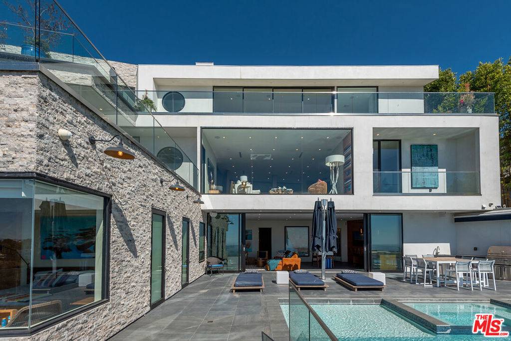Los Angeles, CA 90046,8800 Appian WAY