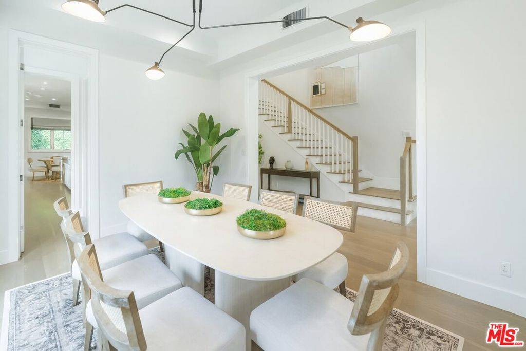 Los Angeles, CA 90049,11413 Bolas ST