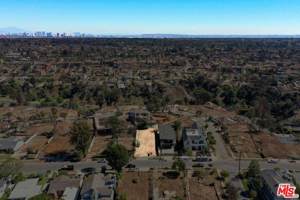 Pacific Palisades, CA 90272,516 El Medio AVE