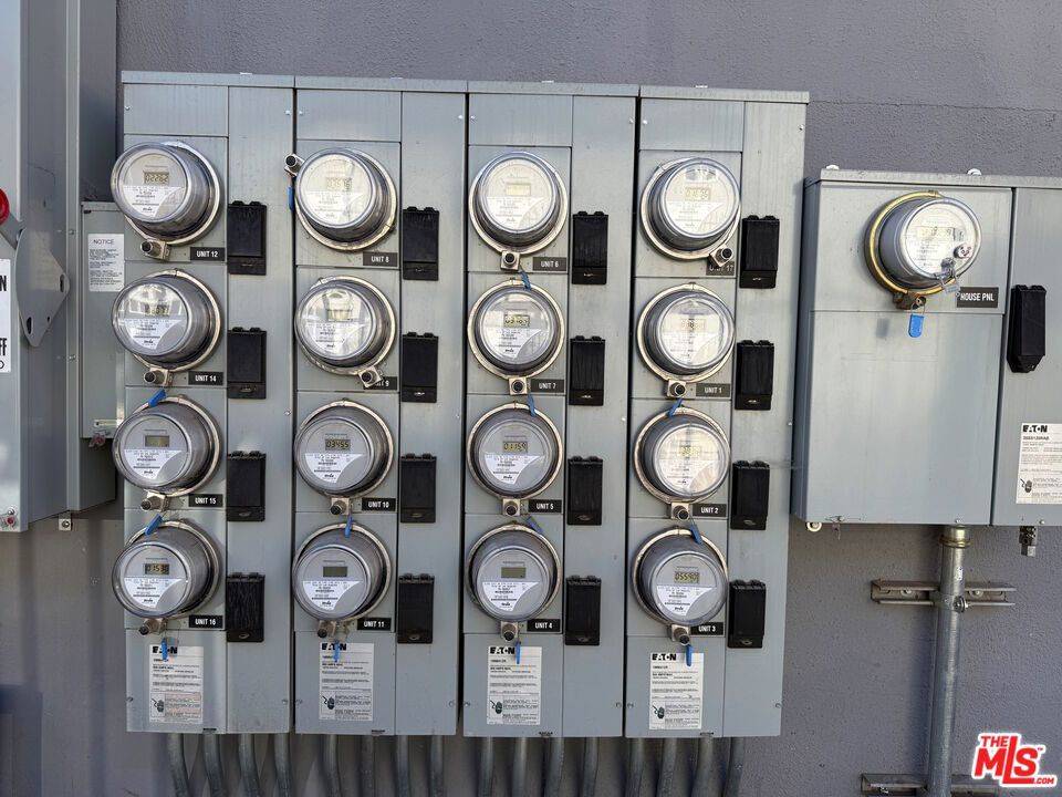 Los Angeles, CA 90006,910 S Mariposa AVE