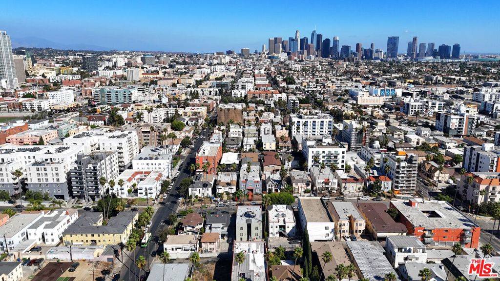 Los Angeles, CA 90006,910 S Mariposa AVE