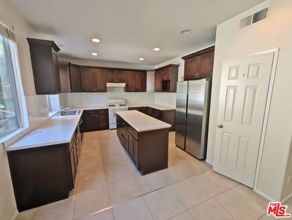 Yorba Linda, CA 92887,20415 Herbshey CIR