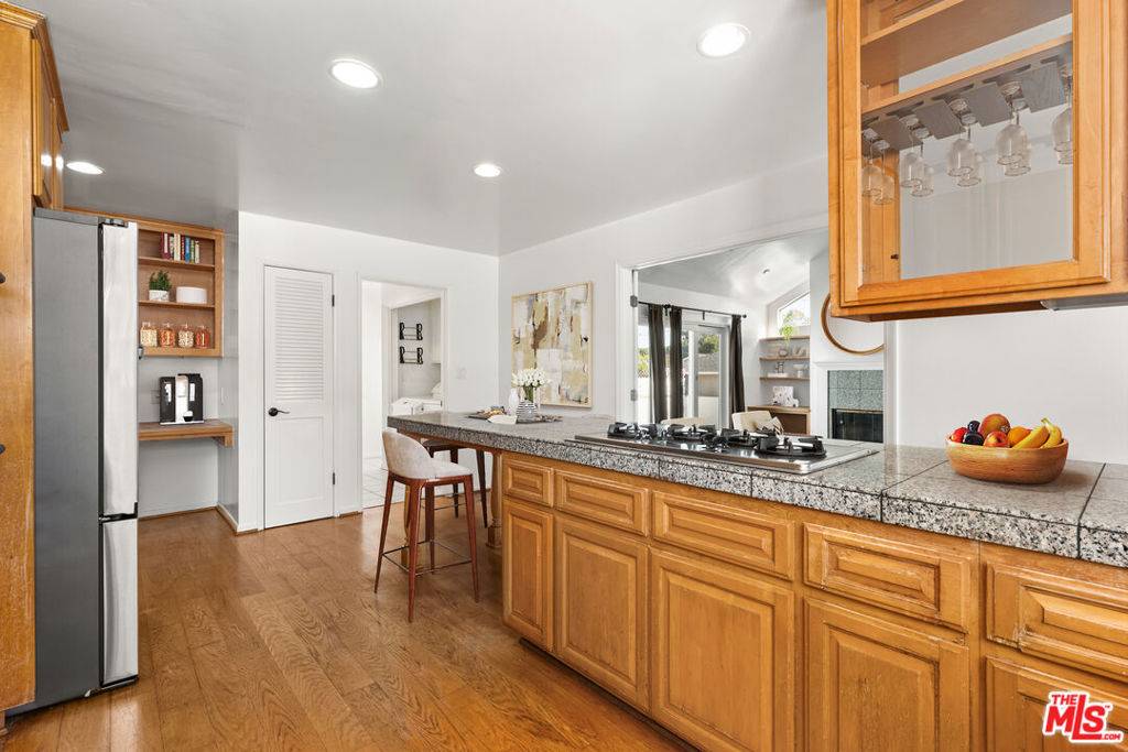 Los Angeles, CA 90045,8214 Creighton AVE