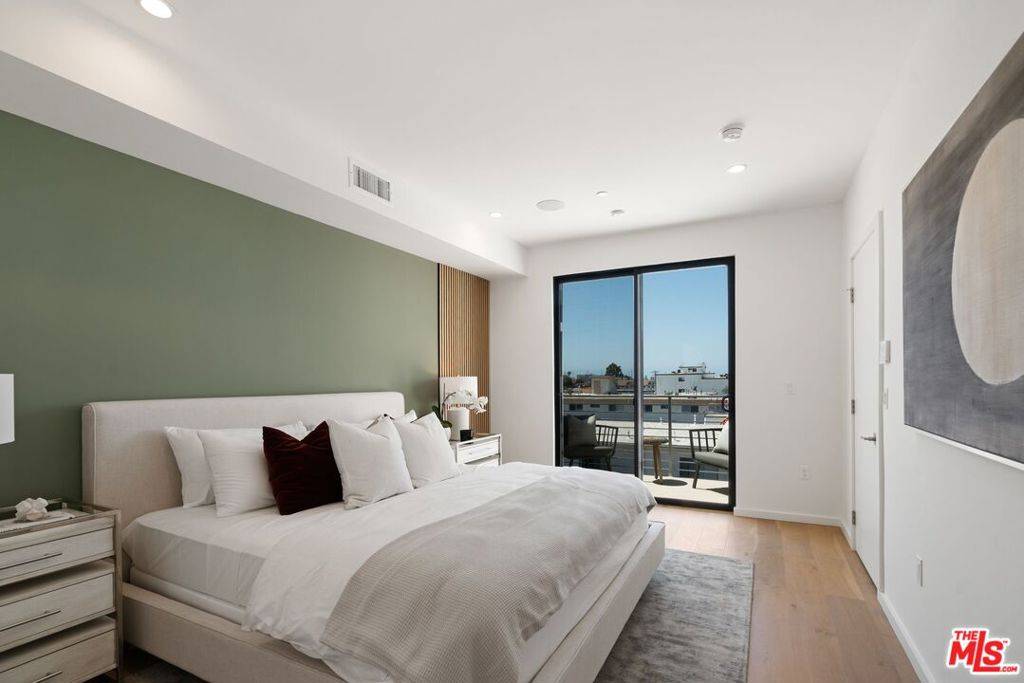 Los Angeles, CA 90066,3805 S Verona CT