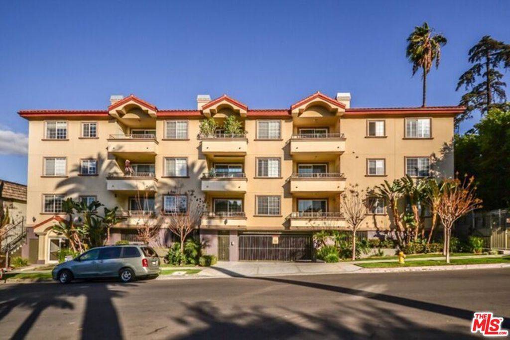 Los Angeles, CA 90019,962 S Gramercy DR #207