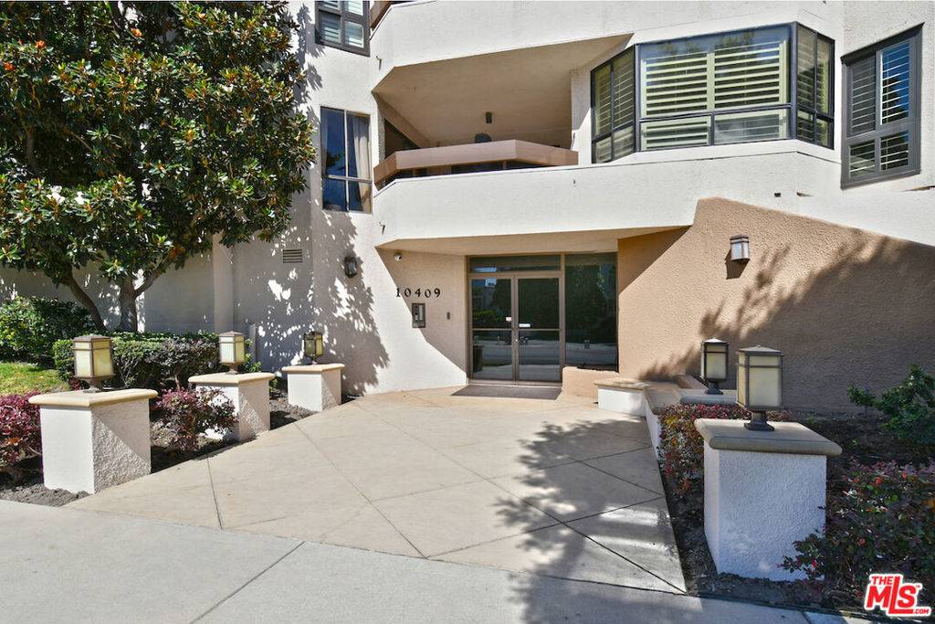 Toluca Lake, CA 91602,10409 Riverside DR #204