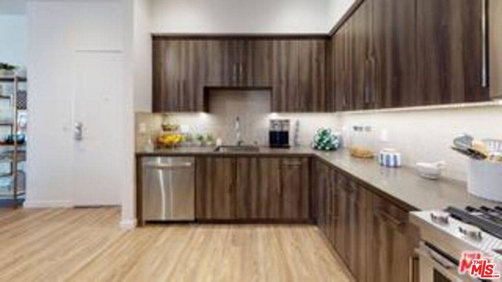 Burbank, CA 91505,3425 W OLIVE AVE #350