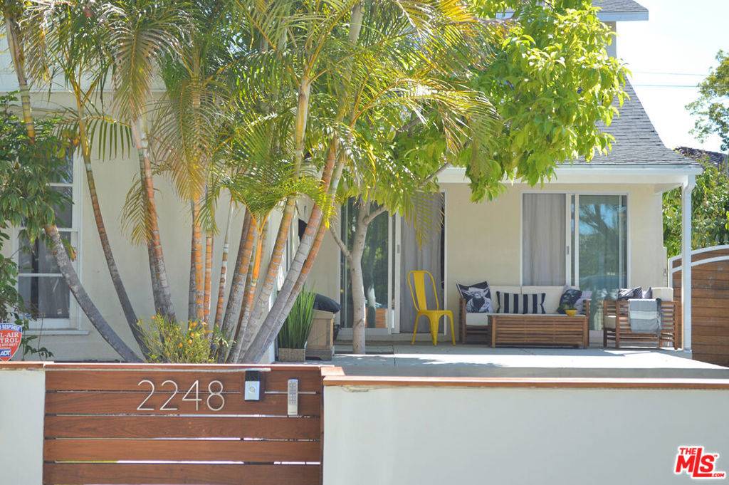 Los Angeles, CA 90064,2248 Greenfield AVE