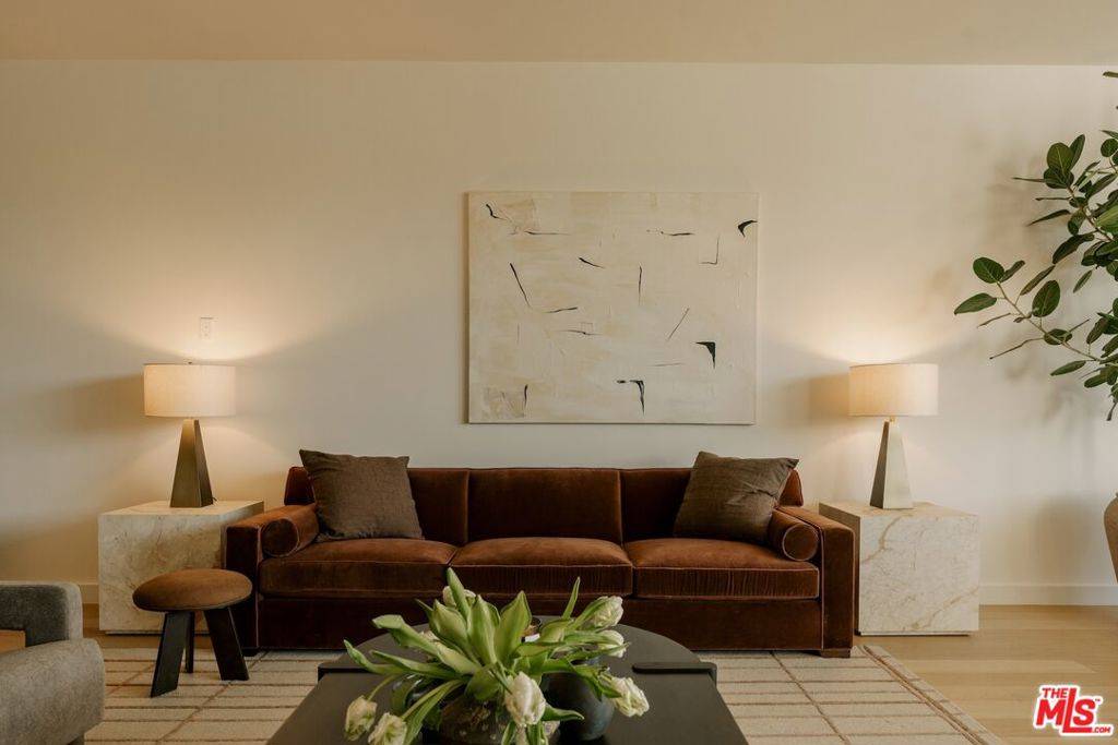 West Hollywood, CA 90069,702 N Doheny DR #103
