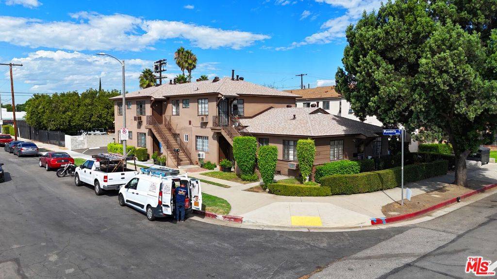 Van Nuys, CA 91406,7303 Woodley AVE