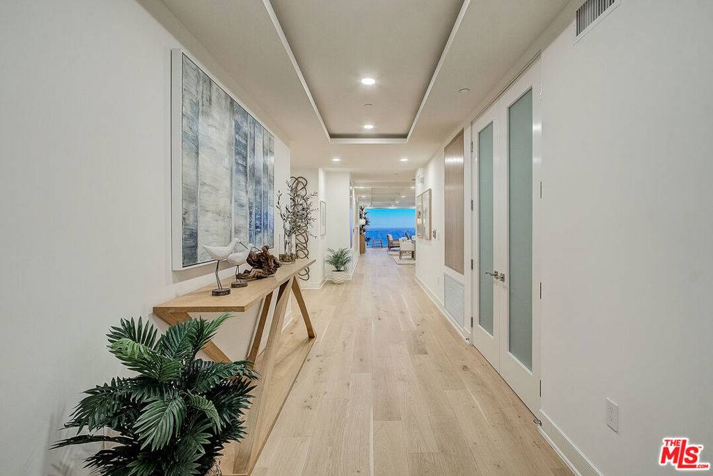 Pacific Palisades, CA 90272,17325 Castellammare DR #502