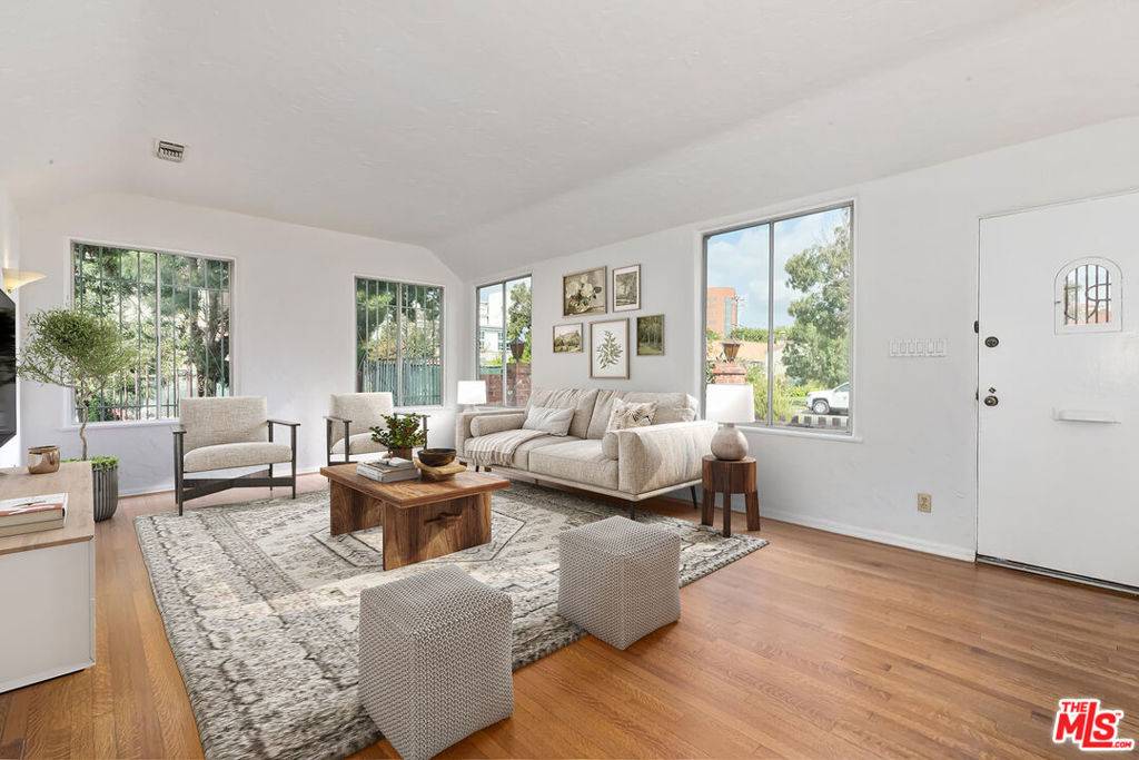 Beverly Hills, CA 90211,155 N Le Doux RD