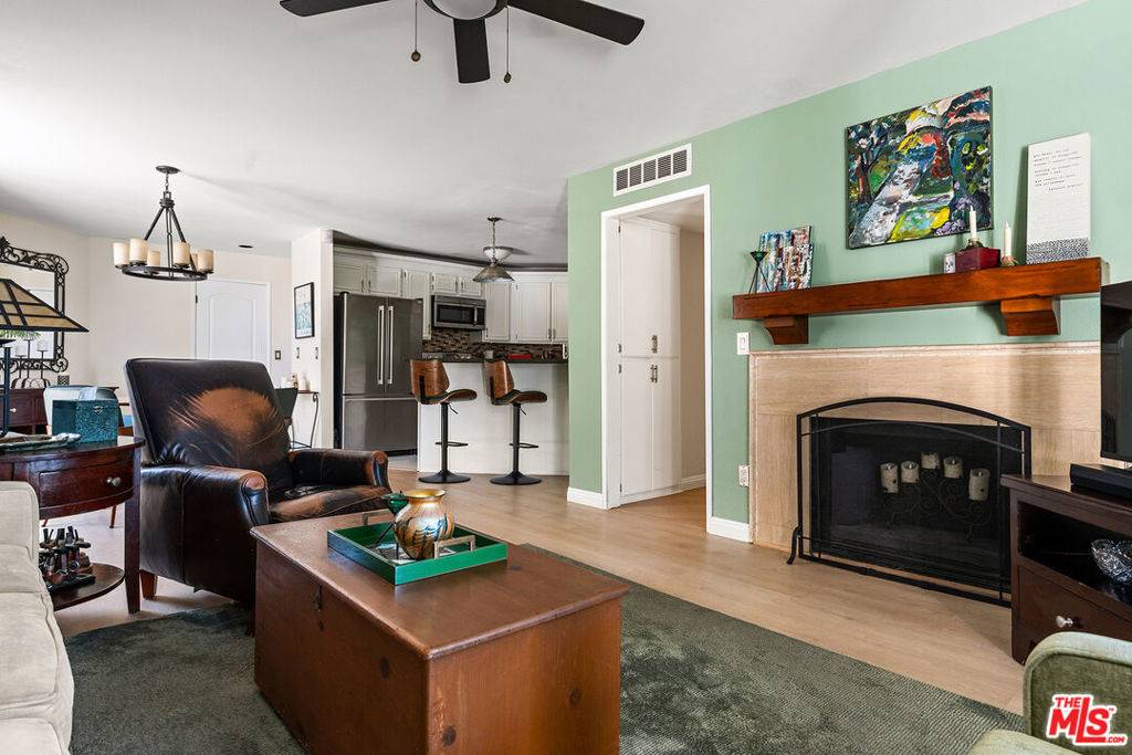 Los Angeles, CA 90042,4295 Via Arbolada #101