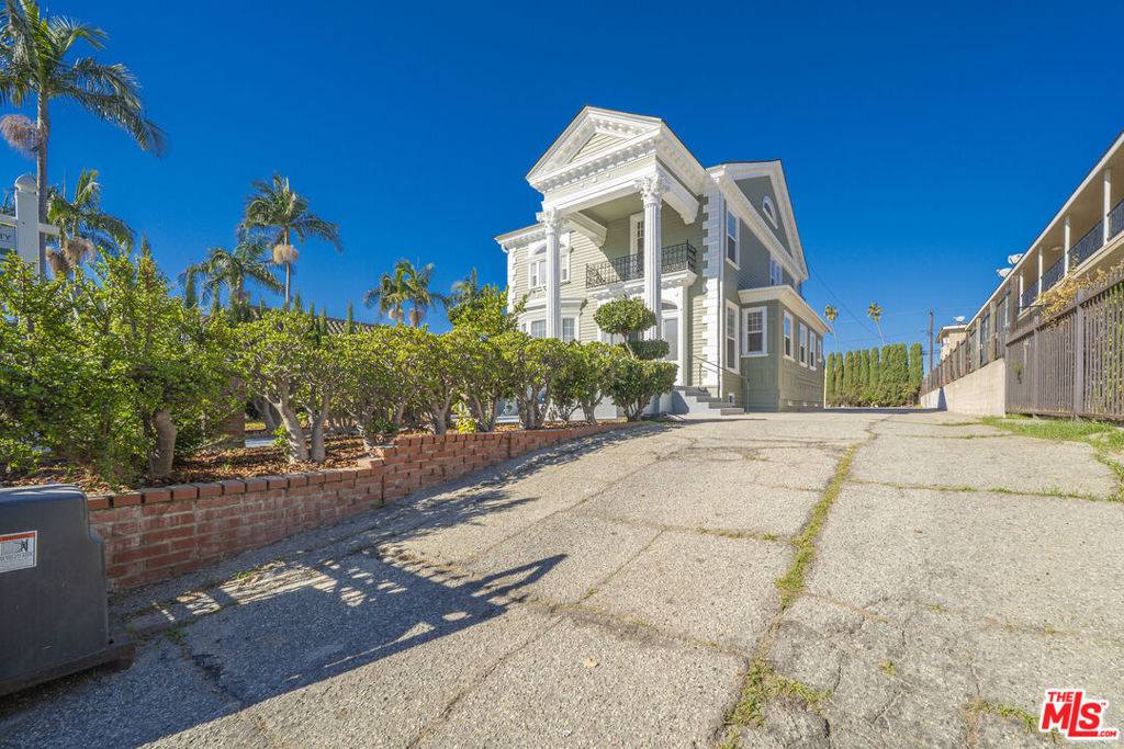 Los Angeles, CA 90019,1159 S Norton AVE