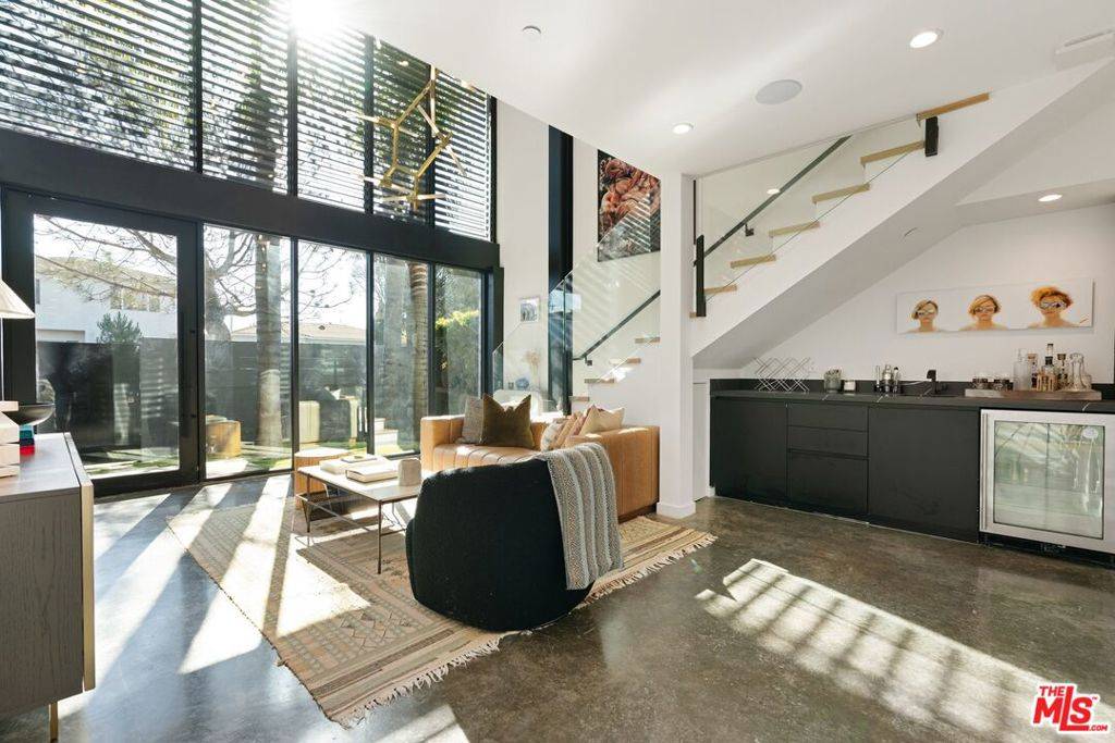 Venice, CA 90291,303 Venice WAY