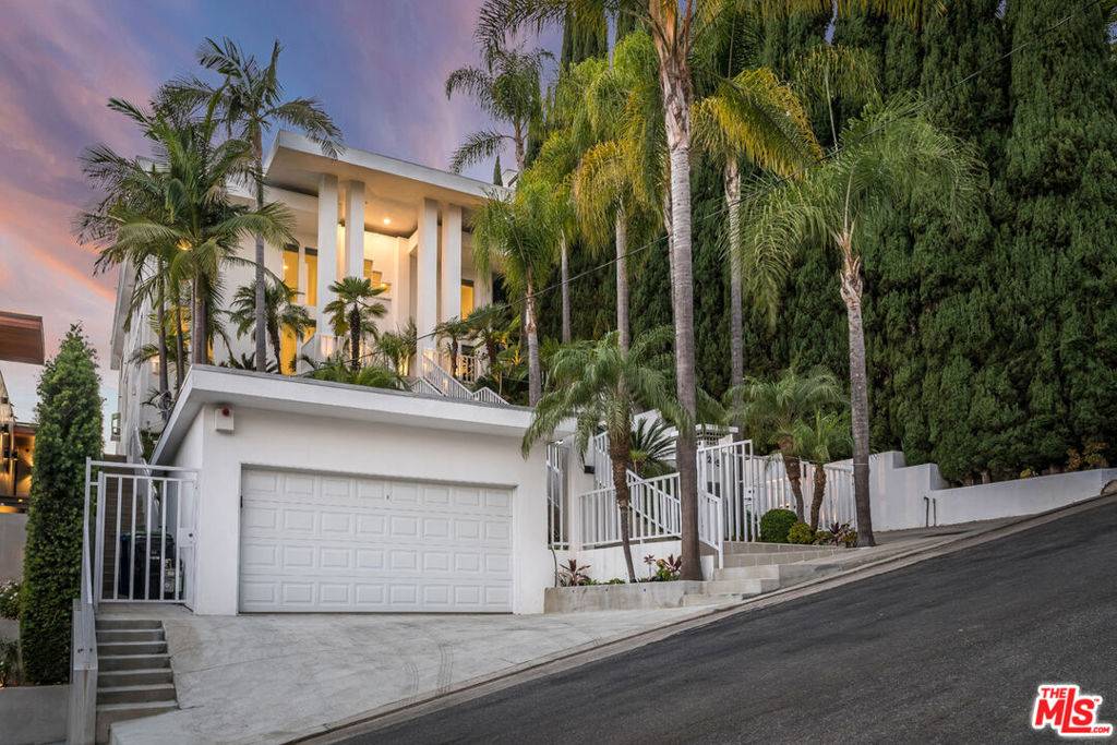 West Hollywood, CA 90069,1255 Hilldale AVE