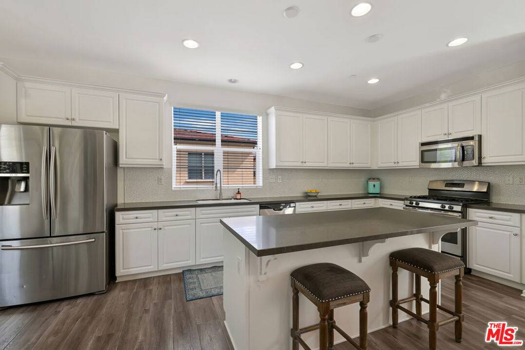 Santa Clarita, CA 91350,21990 Moveo DR