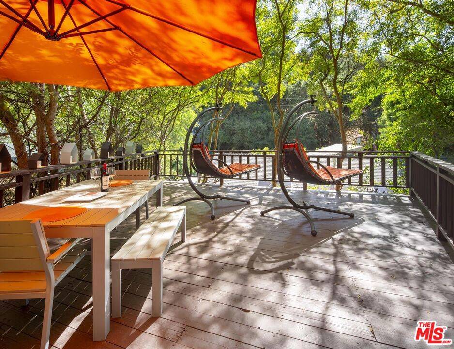 Los Angeles, CA 90077,10335 Oletha LN