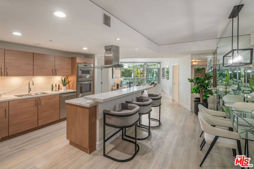 Marina Del Rey, CA 90292,13650 Marina Pointe DR #403