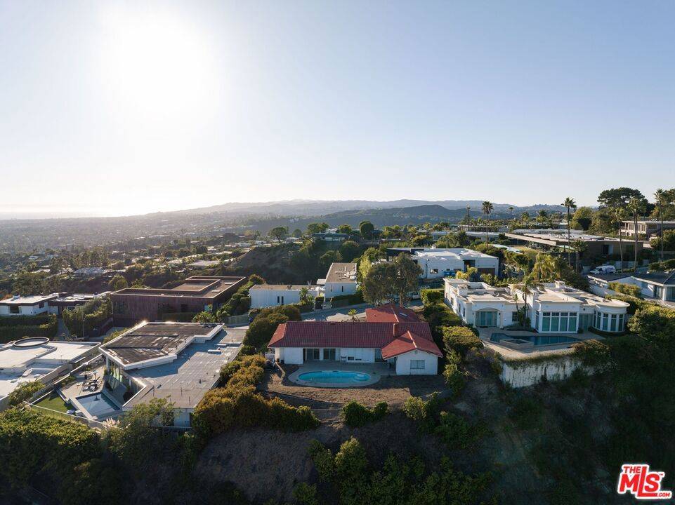 Los Angeles, CA 90069,9323 Nightingale DR