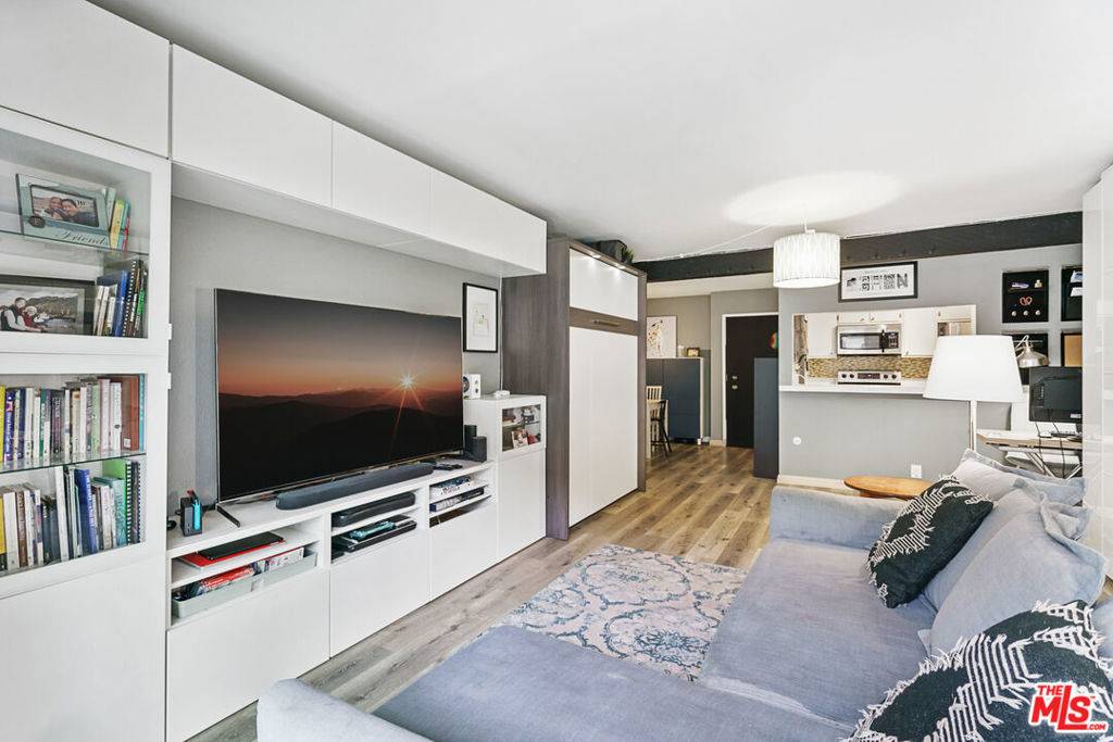 Encino, CA 91316,5460 White Oak AVE #A122