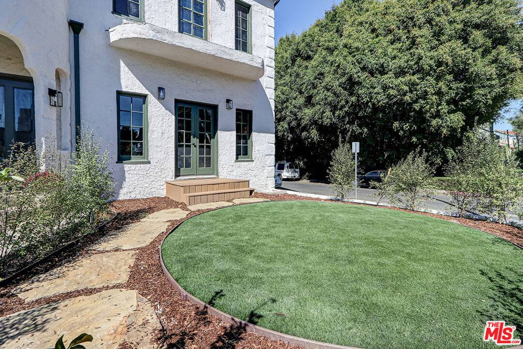 Los Angeles, CA 90019,1801 S Sycamore AVE