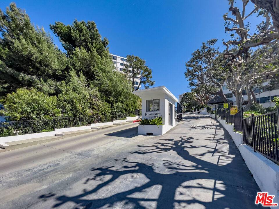 Pacific Palisades, CA 90272,17352 W Sunset BLVD #202