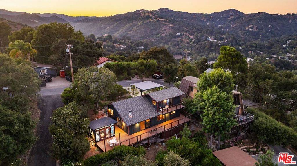 Topanga, CA 90290,19806 Valley View DR