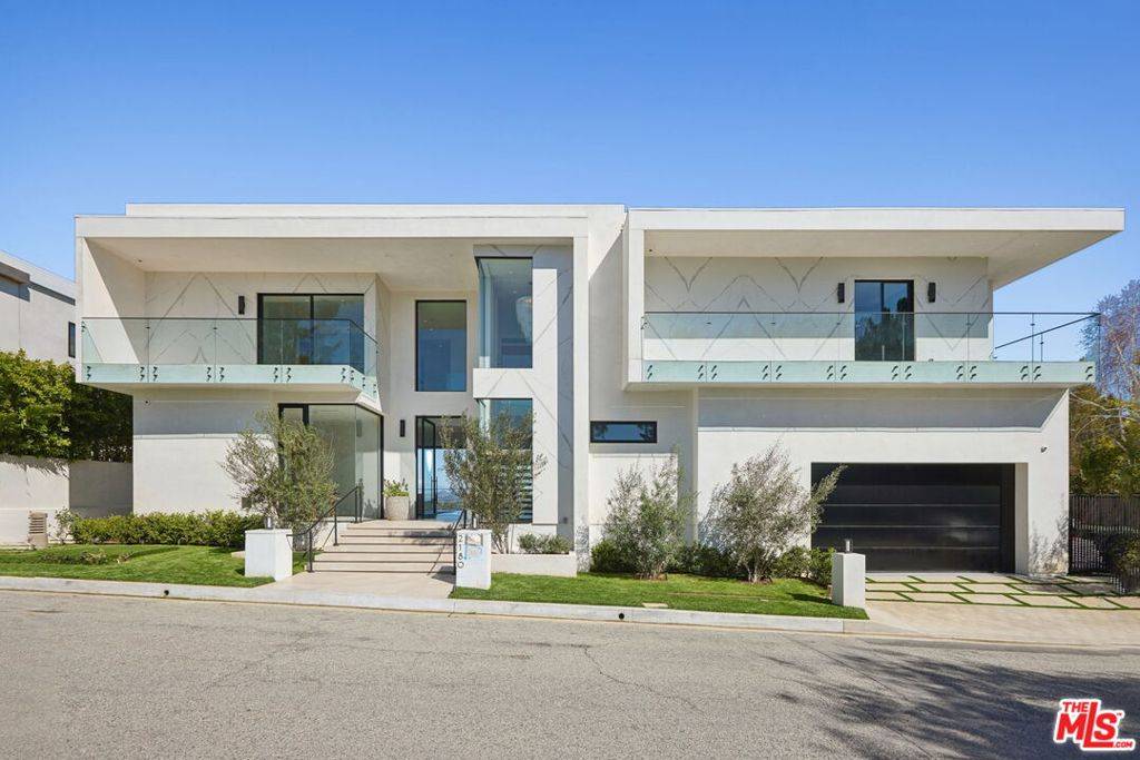 Los Angeles, CA 90077,2180 Stradella RD