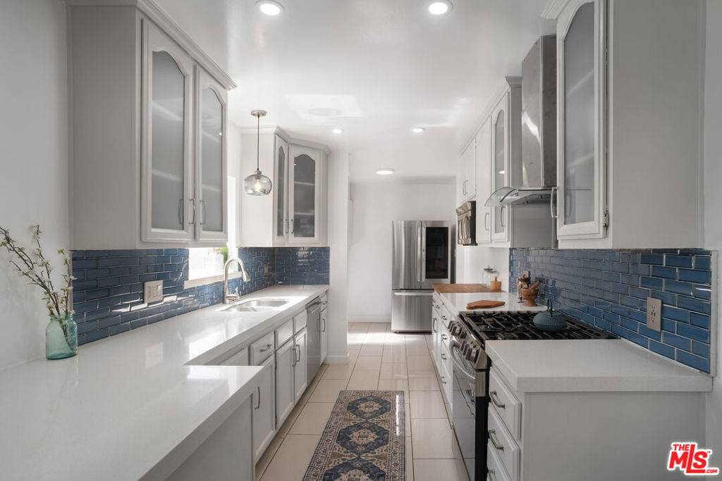 North Hollywood, CA 91605,7020 Mary Ellen AVE