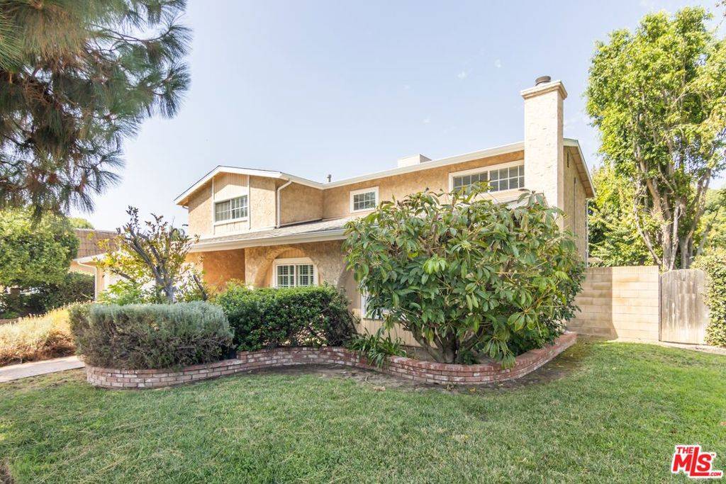 Northridge, CA 91324,9625 Yolanda AVE