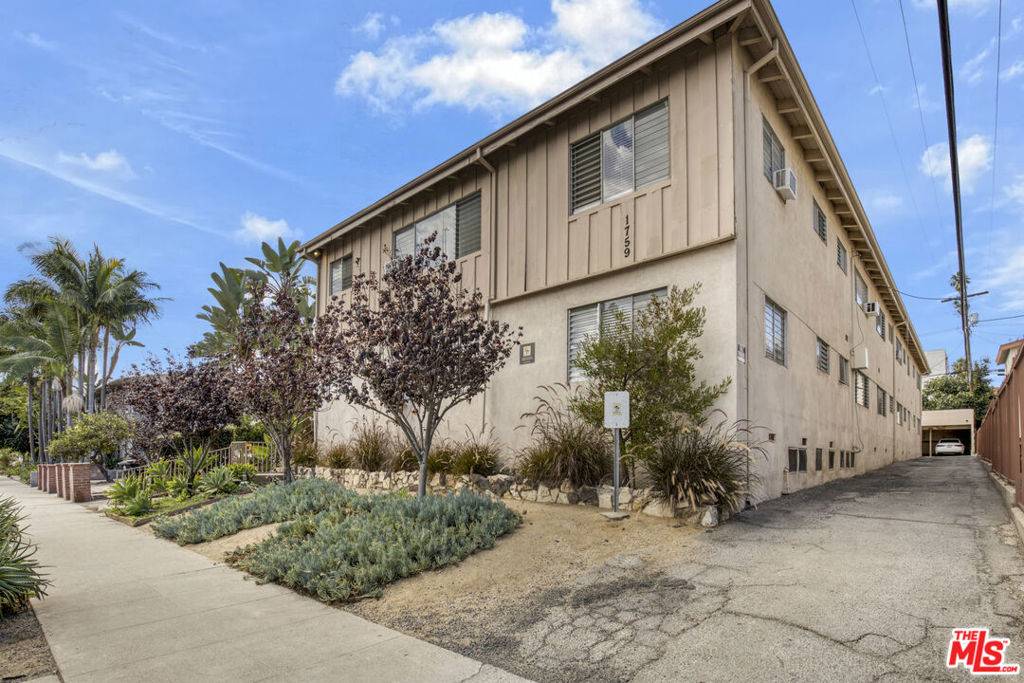 Los Angeles, CA 90027,1759 Winona BLVD