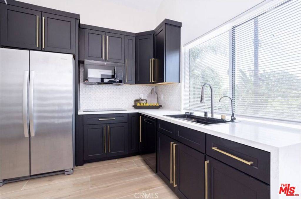 Chatsworth, CA 91311,9704 Comanche AVE