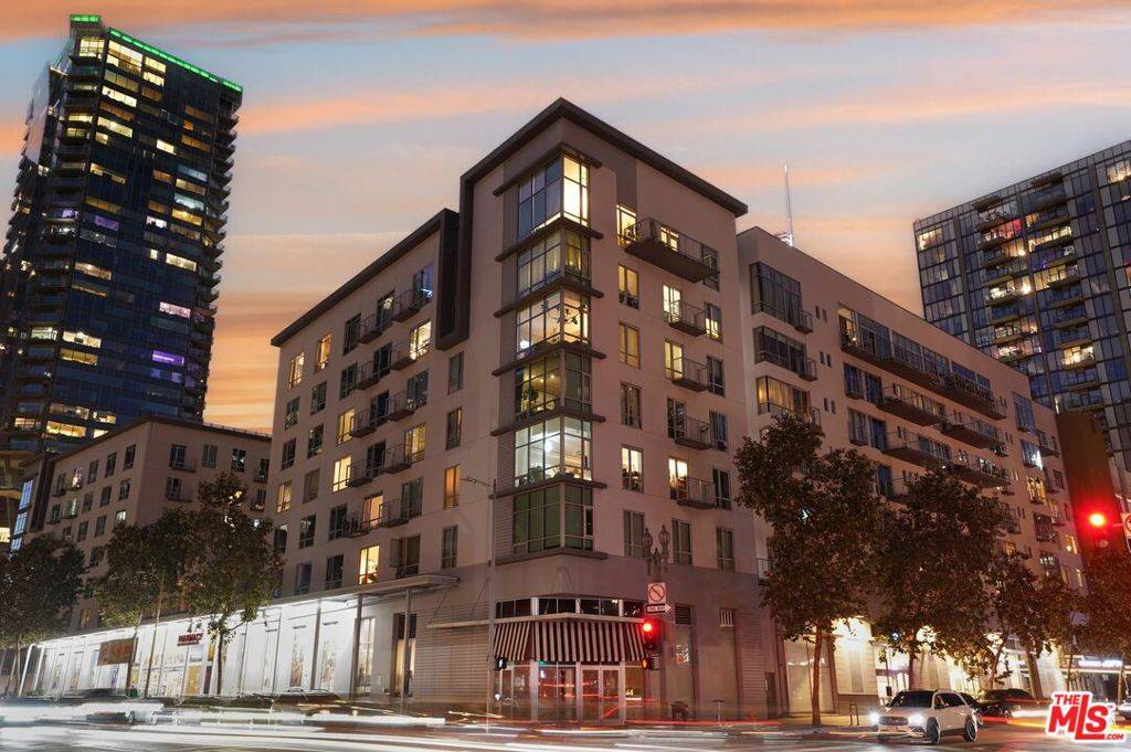 Los Angeles, CA 90015,645 W 9th ST #530