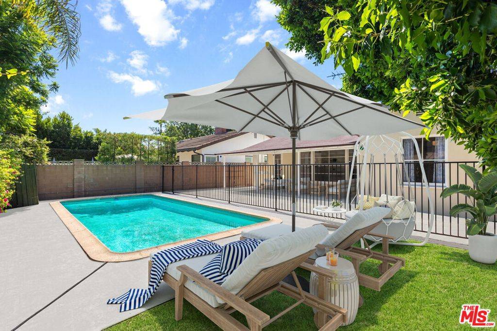 Encino, CA 91436,15519 Huston ST