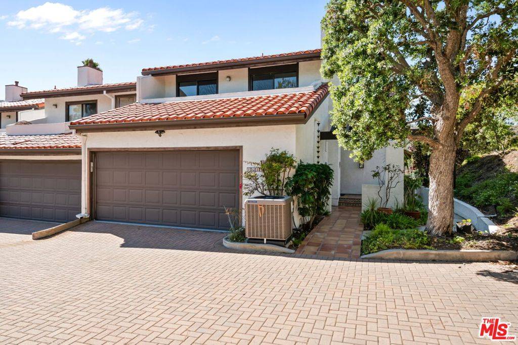Pacific Palisades, CA 90272,1631 Michael LN