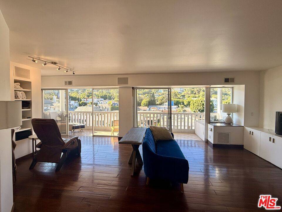 West Hollywood, CA 90069,999 N Doheny DR #703
