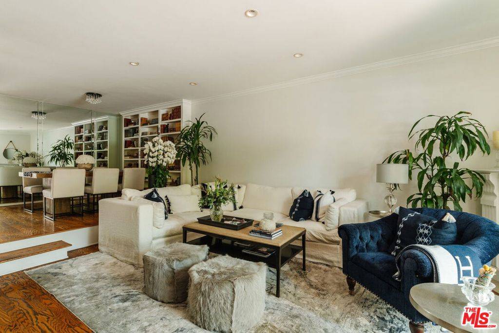 Los Angeles, CA 90048,8611 Burton WAY #5