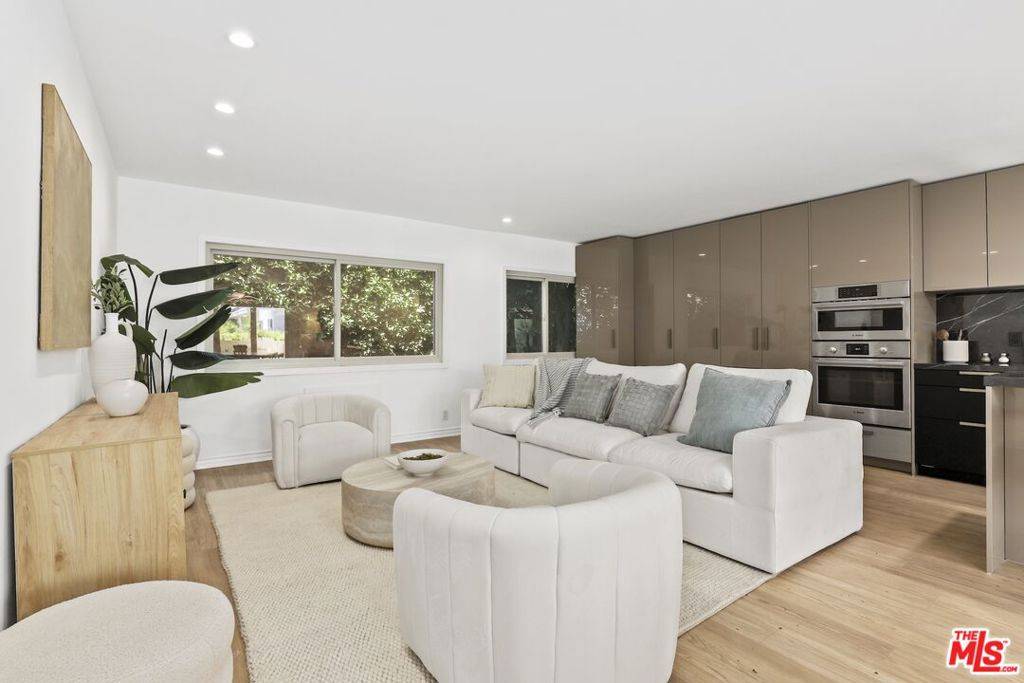 West Hollywood, CA 90046,1233 N Laurel AVE #109