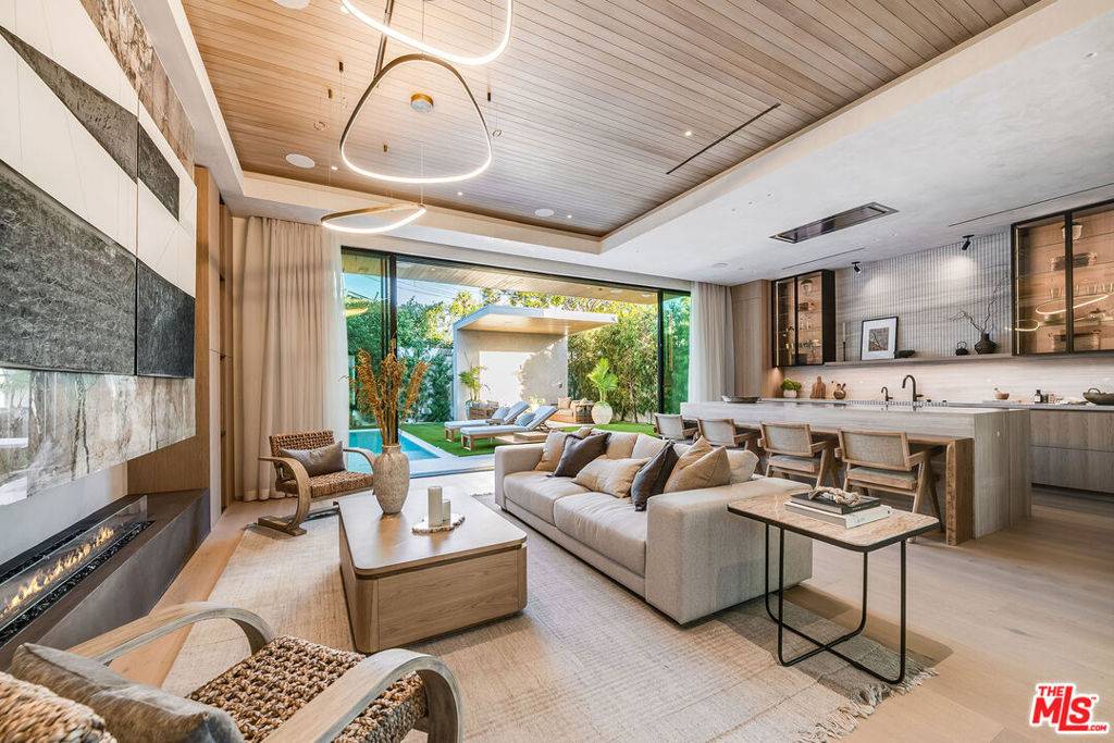 Los Angeles, CA 90036,524 N Sierra Bonita AVE