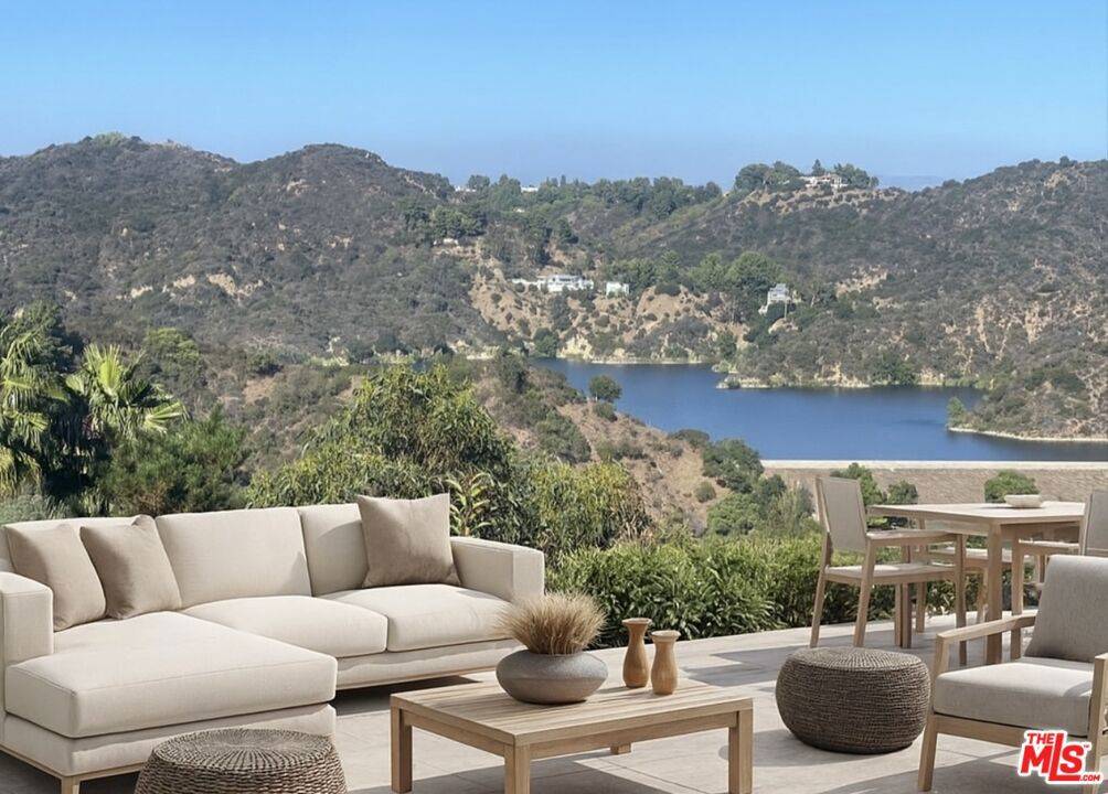 Los Angeles, CA 90077,1743 Stone Canyon RD