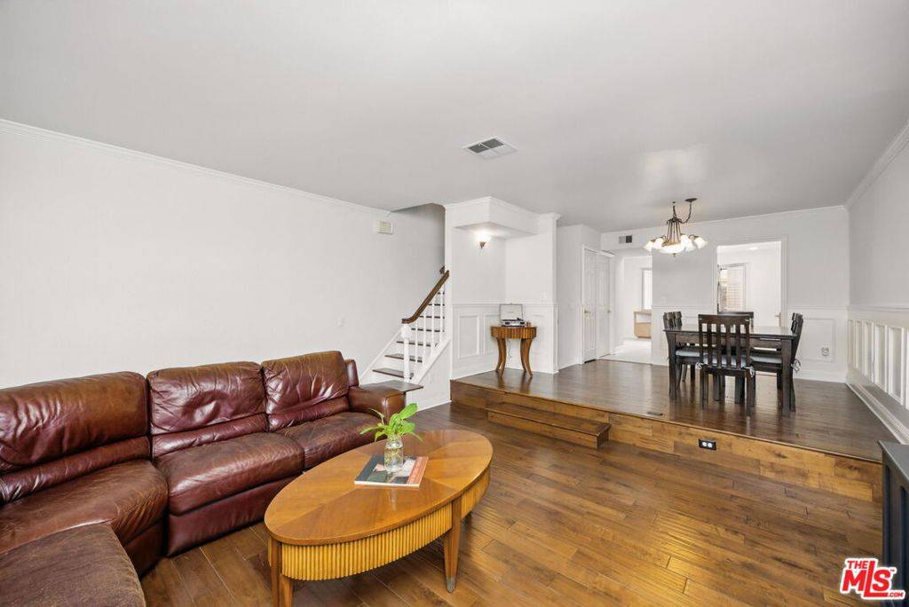 Chatsworth, CA 91311,10229 Variel AVE #2