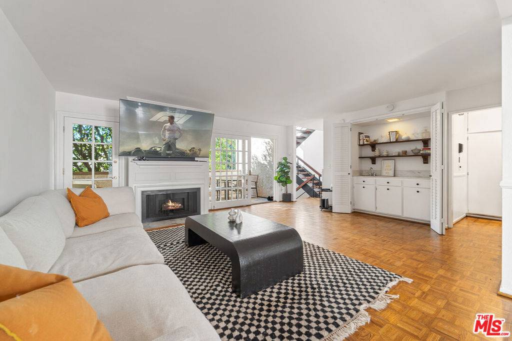 Sherman Oaks, CA 91401,5327 Coldwater Canyon AVE #D