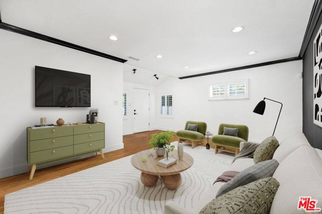 Tarzana, CA 91356,5711 Rhea AVE
