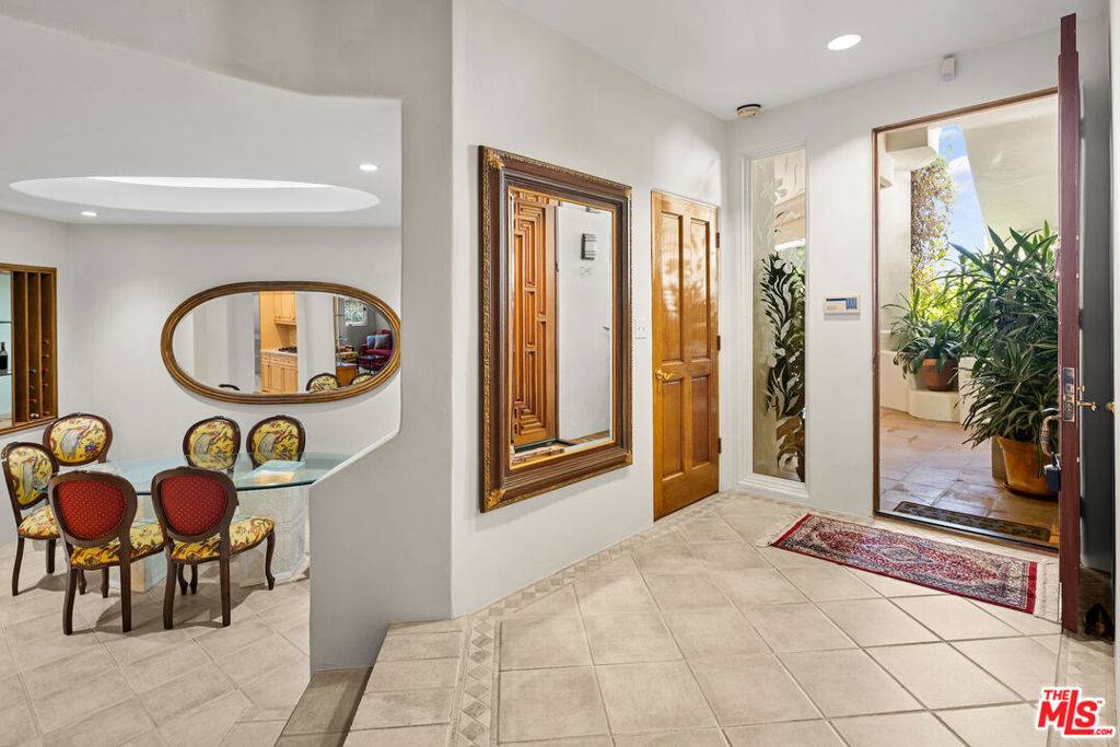 Pacific Palisades, CA 90272,15500 W Sunset BLVD #101